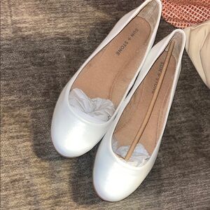 Sun + Stone Women's White Ballet Flats